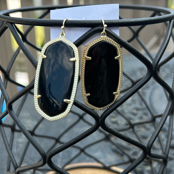 Kendra Scott  Black Earrings - Picture 1 of 4